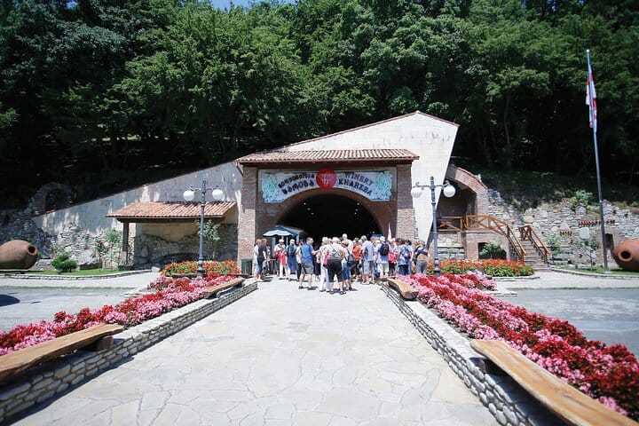 4 Full days in Georgia with private tour, free aiport