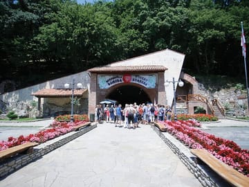4 Full days in Georgia with private tour, free aiport