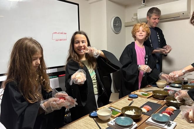 Mochi Pounding and Sushi Making Experience in Tokyo 3