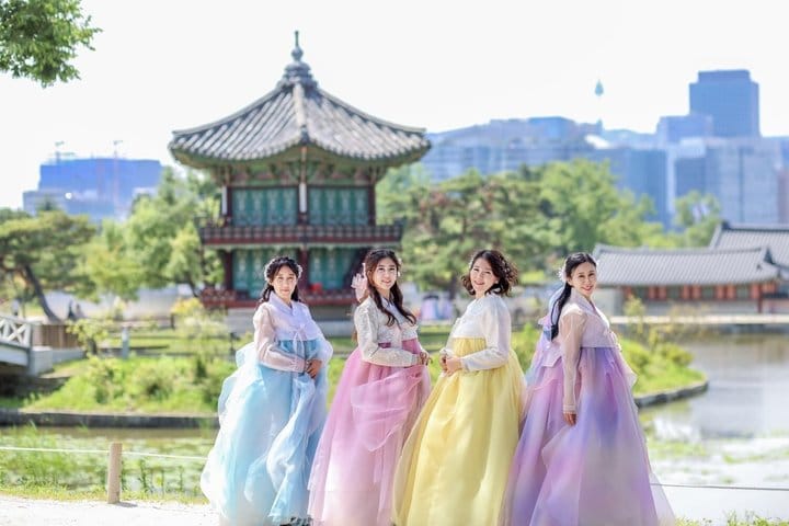 Korea hanbok private photoshoot in gyeongbokgung palace (family/group)