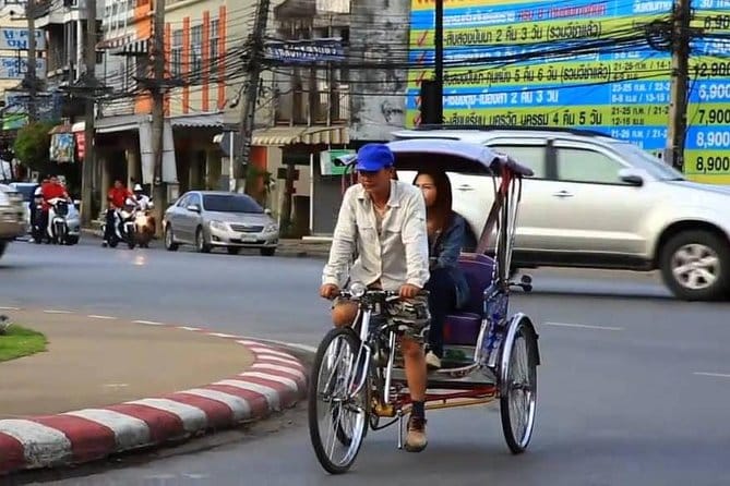 Chiang Rai by Night with Show, Dinner and Trishaw Ride 6