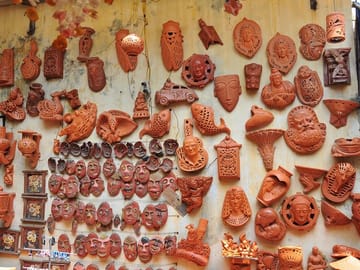 Cultural and Artistic Tour of Bat Trang and But Thap Pagoda in Hanoi
