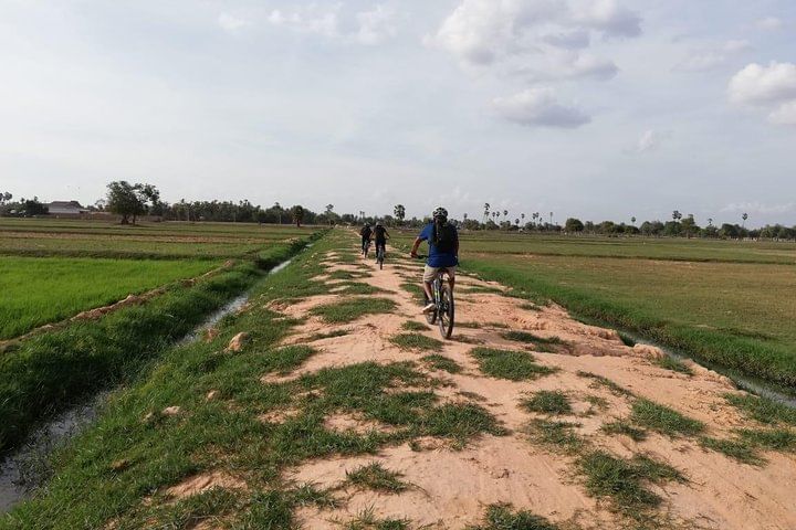 Bicycle Tour to Local village and rice fields in Siem Reap