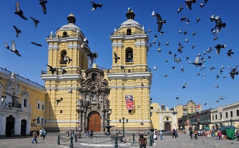 Small-Group Full Day City Tour with Lunch in Lima