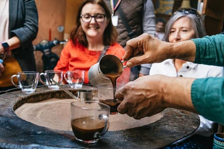 Bright colors, handcrafted goods, and lively streets make the Marrakech Medina tour an unforgettable part of your Marrakech shopping tour, perfect for photography lovers.