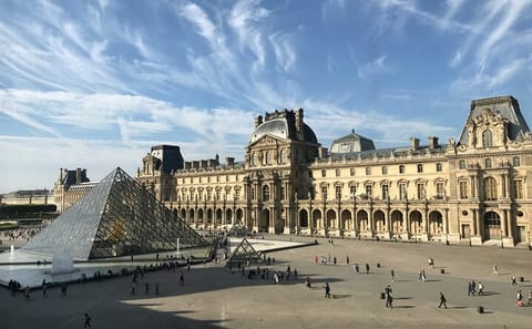 Private Guided Tour of the Louvre Museum in Paris