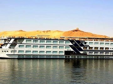 Nile Cruise Tour: 3 Days from Aswan to Luxor with Abu Simbel