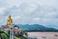 Chiang Mai-Chiang Rai: White-Blue Temple-Black Musuem-Golden Triangle-Boat Trip Mekong River-Karen Village 3