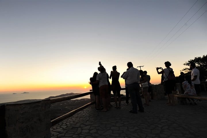 Santorini 5 Hour Private Oia Tour & Lunch/Dinner at a Local Farm