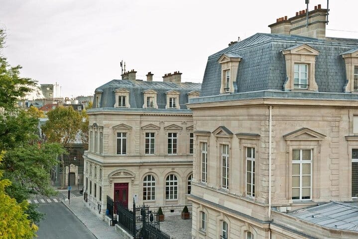 Full-Day Paris Private VIP Tour with Shopping and Cabaret Experience  4