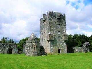 Private castles of Connemara tour departing Galway. Guided. Full day. 