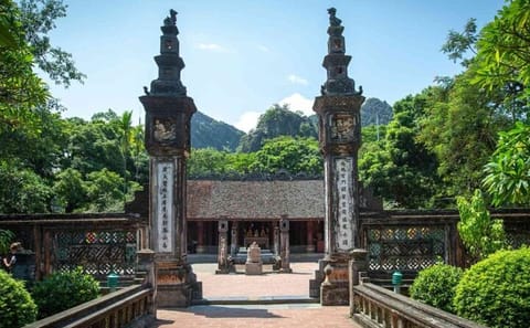 Hoa Lu and Trang An Day Tour from Hanoi with Lunch