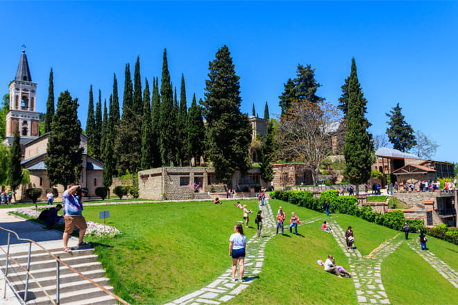 4 Group Tours Including Airport Transfers 8