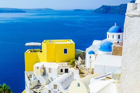 Explore the Stunning Islands of Santorini, Naxos, and Mykonos