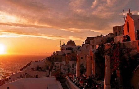 Roundtrip Transport to Oia, Santorini for Scenic Exploration