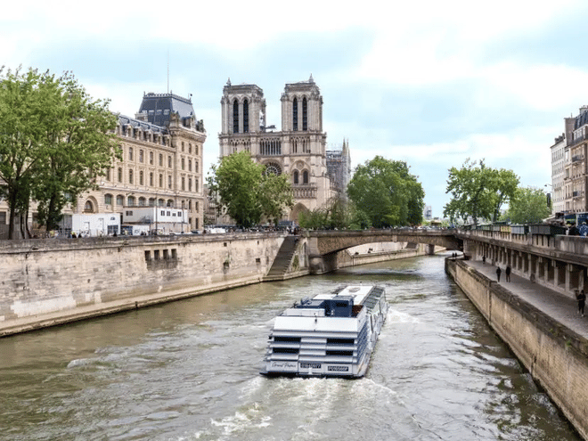 Private Paris Walking Tour with Notre-Dame and Sainte-Chapelle - High