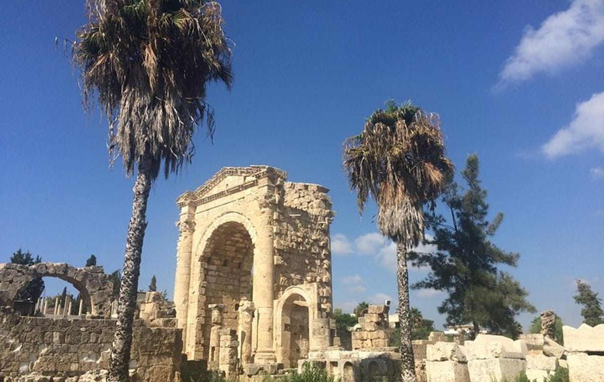 Small-Group Adventure Tour to Sidon Tyre & Maghdouche-Day Trip