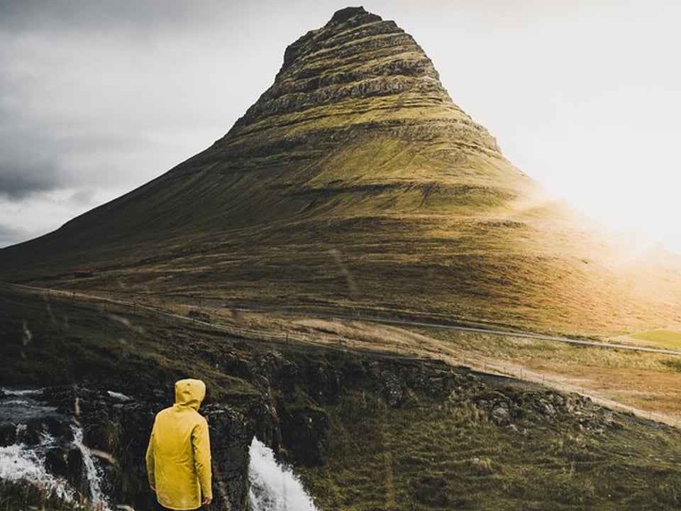 Snæfellsnes en español con almuerzo incluido en una granja en minibus — EastWest