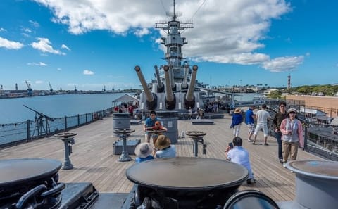 Pearl Harbor Tour: USS Arizona Memorial and Battleship Missouri