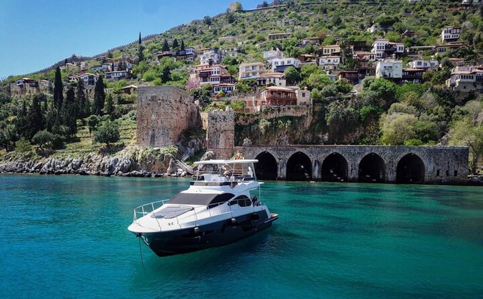 Private Yacht Tour in Alanya with Lunch and Drinks