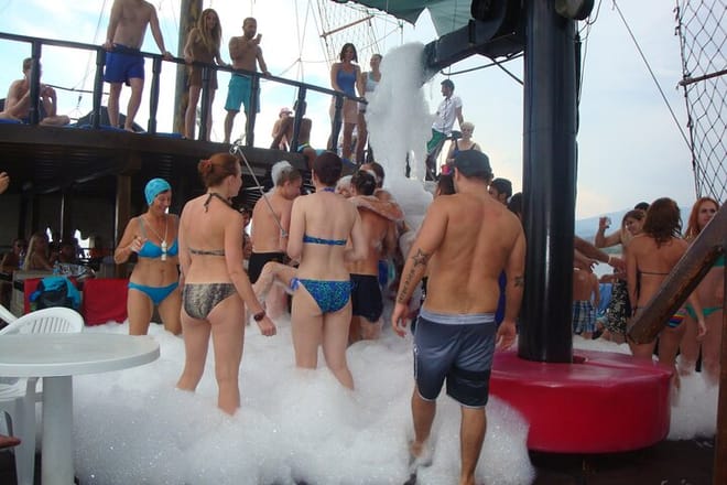 Mega Star Yacht Tour with Lunch, Foam Party & Transfer From Belek 4