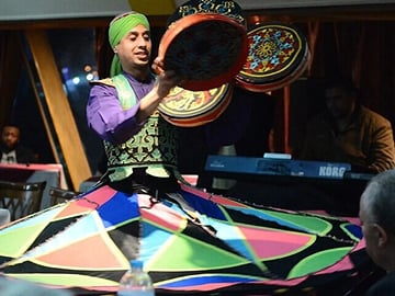 Cairo Nile Dinner Cruise with Live Entertainment and Buffet