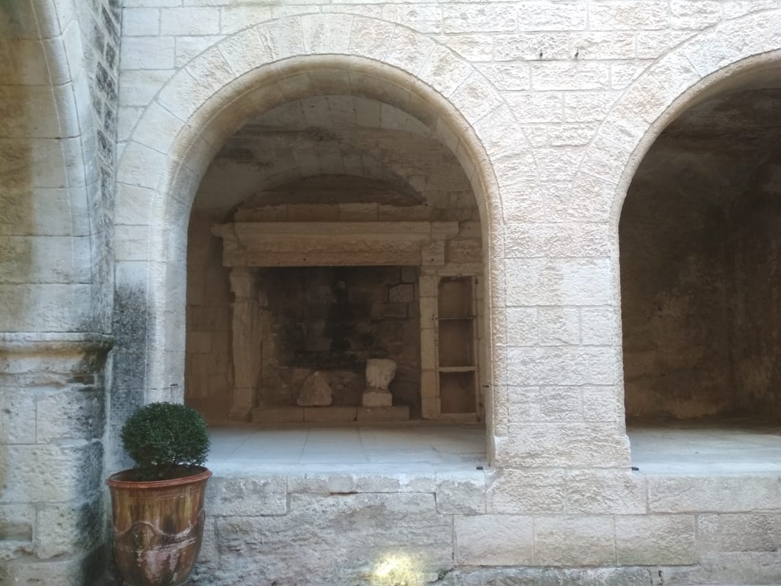 Arles et Les-Baux-de-Provence...  the splendor of Provence lifestyle 2