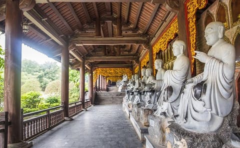 Ninh Binh Day Tour with Boat Trip at Trang An from Hanoi