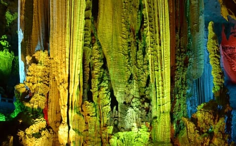 Li River Cruise and Reed Flute Cave Tour from Guilin