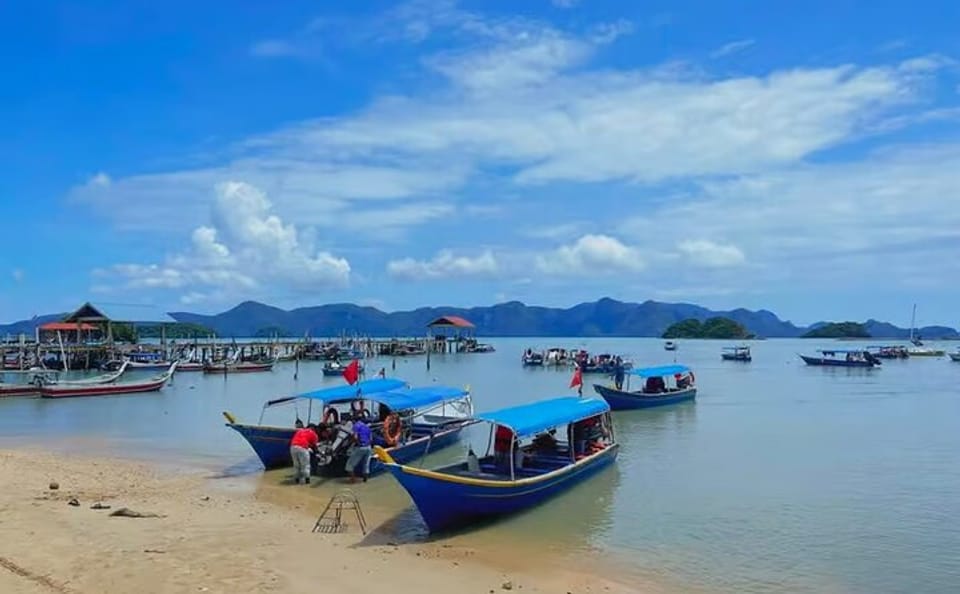 Shared Langkawi Island Hopping Tour Including Dayang Bunting Lake