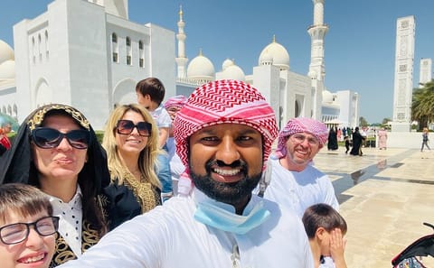 Abu Dhabi City Tour: Grand Mosque and Emirates Palace Visit