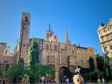Private Tour of Barcelona's Old Town and Gaudí Architecture