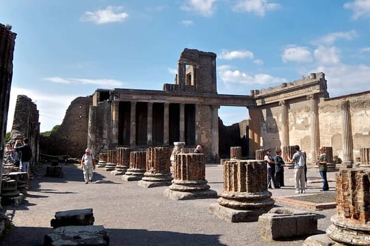 Tour in the Archaeological Park of Pompeii from Naples