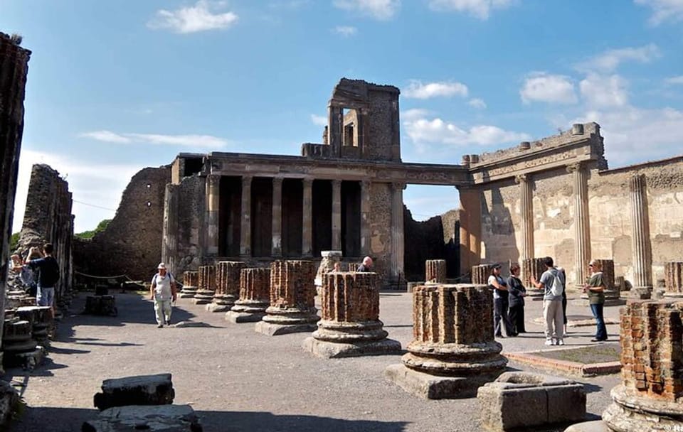 Tour in the Archaeological Park of Pompeii from Naples