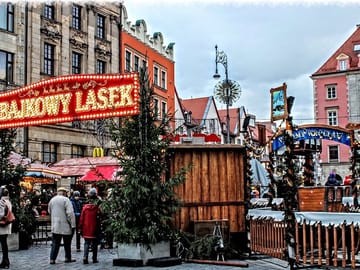 Wroclaw Christmas Market Walking Tour with Seasonal Treats