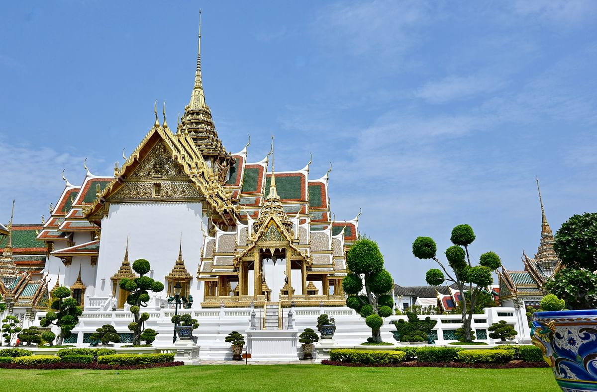 Bangkok Landmark Tour: Grand Palace, Reclining Buddha & Riverside Lunch