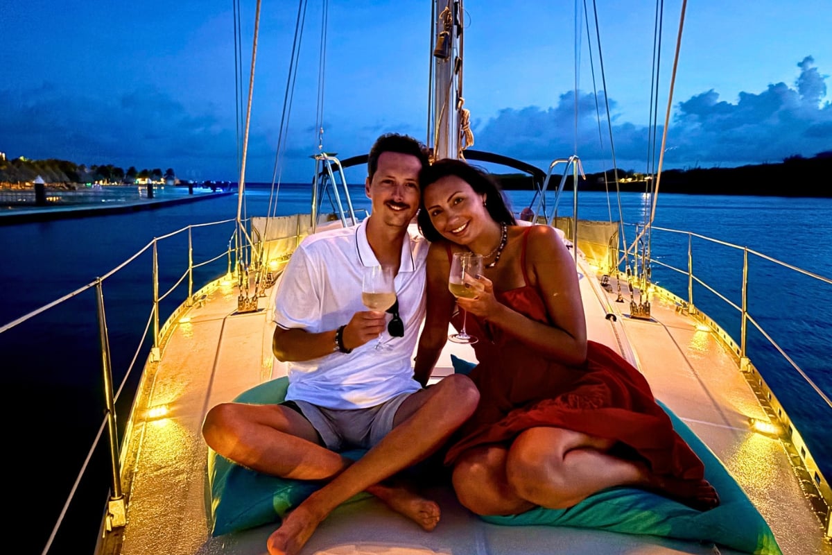 Beautiful couple at blue hour in Curacao on private tour Maxie Sailing