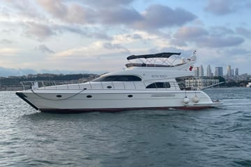 Private Bosphorus Yacht Tour with Views of Istanbul Landmarks