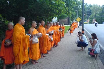 Doi Suthep Sunrise Tour with Monks' Alms Offering in Thailand