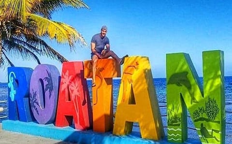 Private Minivan Tour with Local Guide in West Bay, Honduras