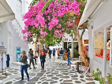 2 Hours Feel Like A Local Walking Tour in Mykonos Town