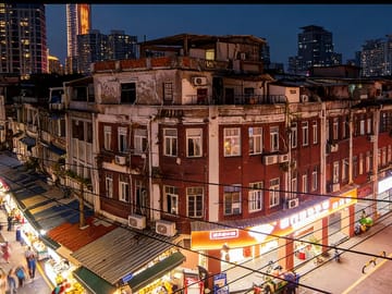 Xiamen local food tour on Historic Zhongshan Arcade Streets