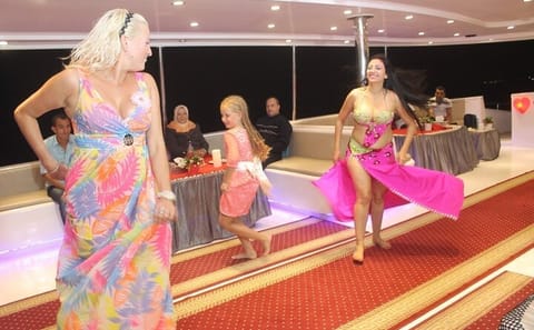 Evening Dinner Cruise with Live Music in Sharm El Sheikh