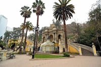 Half Day Guided City Tour in Santiago Shared 2