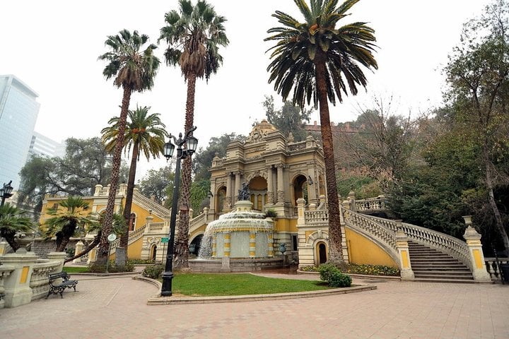 Half Day Guided City Tour in Santiago Shared 2