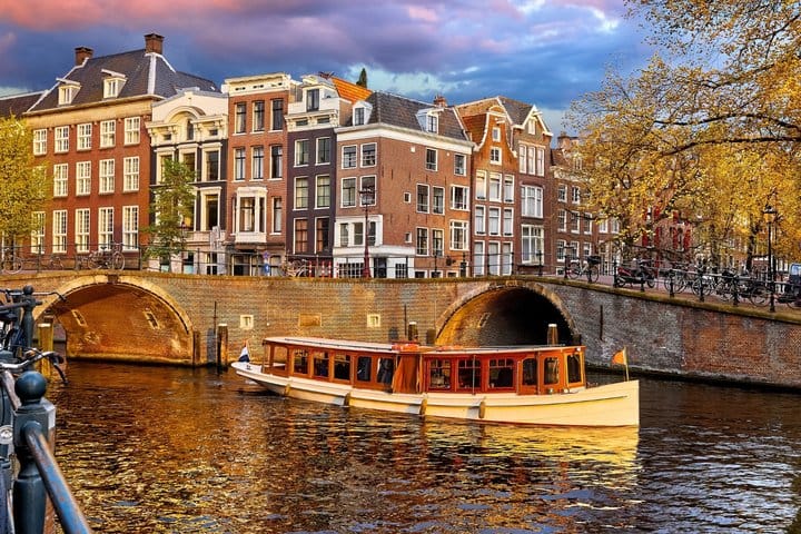 TOP Amsterdam: Private Guided Tour with your mobile 3