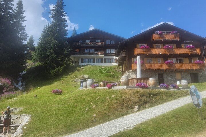 4 Days Swiss Alps Tour Zermatt, Jungfrau Region and Hidden Gems