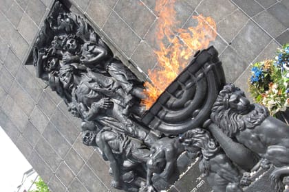 Warsaw Jewish Ghetto – Private Tour by Retro Minibus with Hotel Pickup