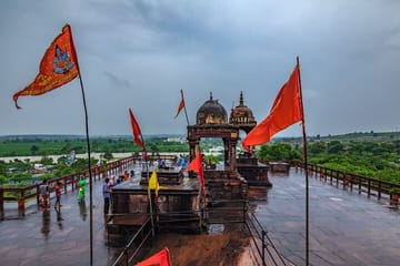 Bhoj Wetland and Bhopal City Cultural Tour by Minivan