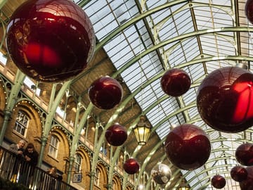 Christmas Lights and Festive Sights Tour in London